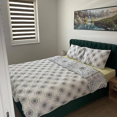 Dora Apartment *